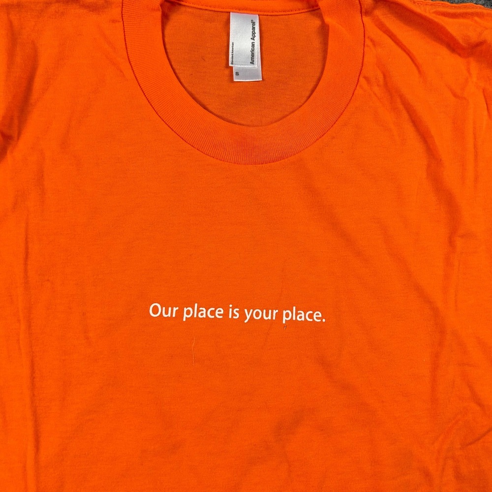 Apple T-Shirt Mens Small Orange Our Place Is Your Place Manager Employee Promo - Picture 2 of 7